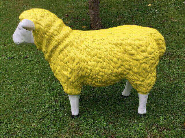 Deko Schaf in der Farbe gelb