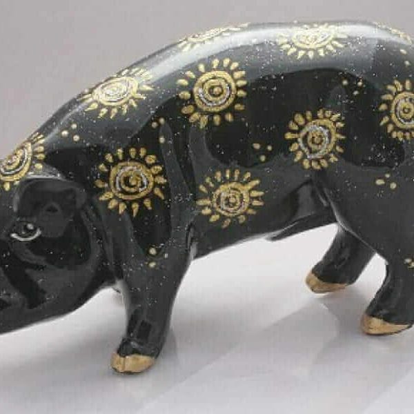 Deko Schwein mit goldenen Ornamenten