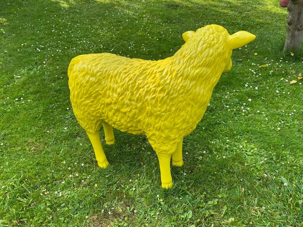 Kunst Deko Schaf in der Farbe gelb