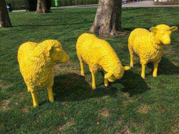 Bunte Deko Schafe in gelb