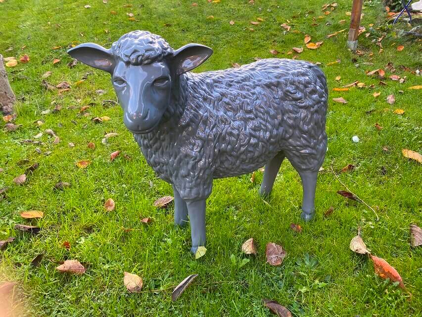 Deko Kunst Schafe Betongaru glänzend von Tierische Kunst