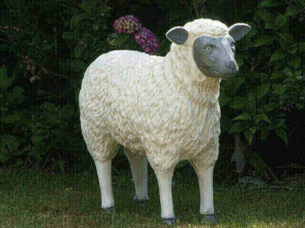 Deko Kunst Schaf mit grauem Gesicht