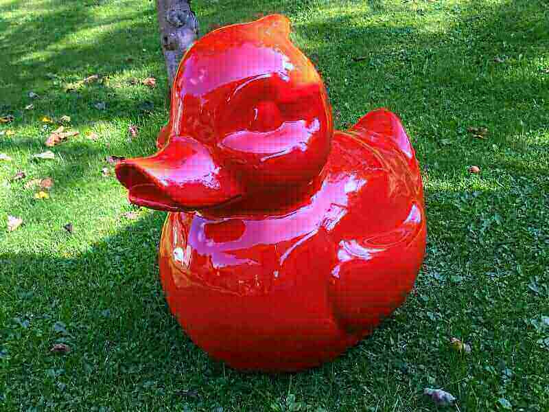 Ente in der Farbe rot hochglänzend