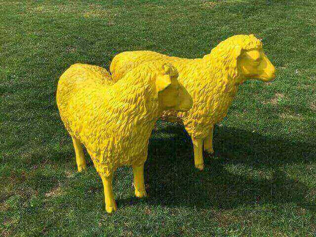 Zwei Deko Schafe