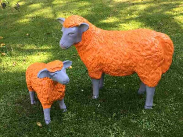 Kunst Schafe in der Farbe orange grau