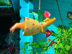 Fliegendes gelbes Glücksschwein