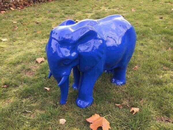 Dekoskulptur Elefant in Enzianblau