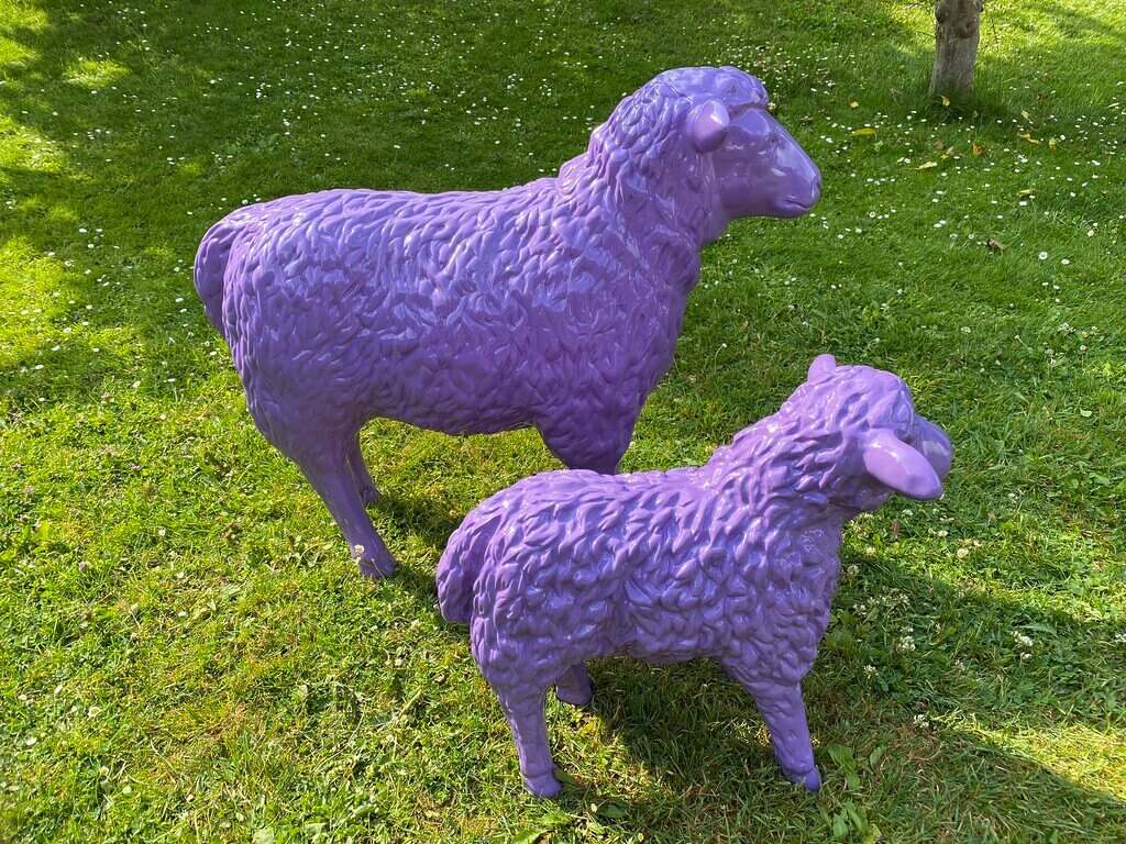 Dekoration Schaf und Lamm in Lila