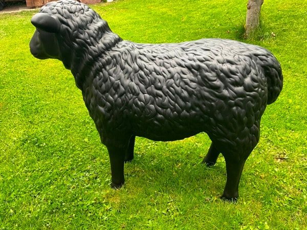 Deko Schaf in schwarz matt