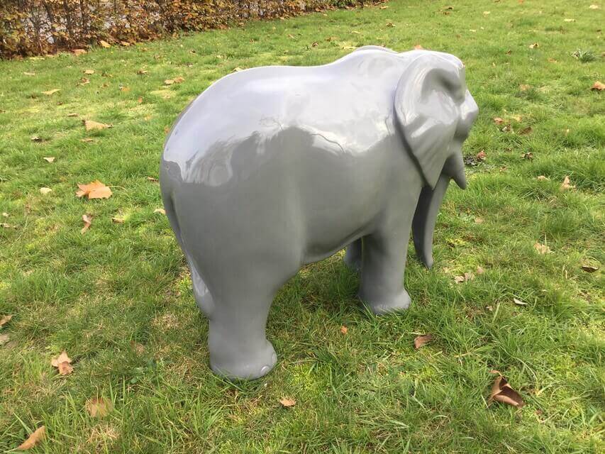 Grauer Deko Elefant