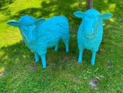 Zwei Deko Kunst Schafe Pastell Türkis
