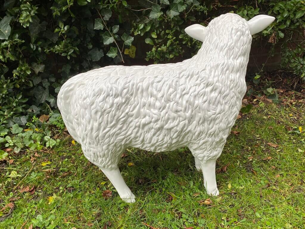 Deko Schaf in der Farbe weiß