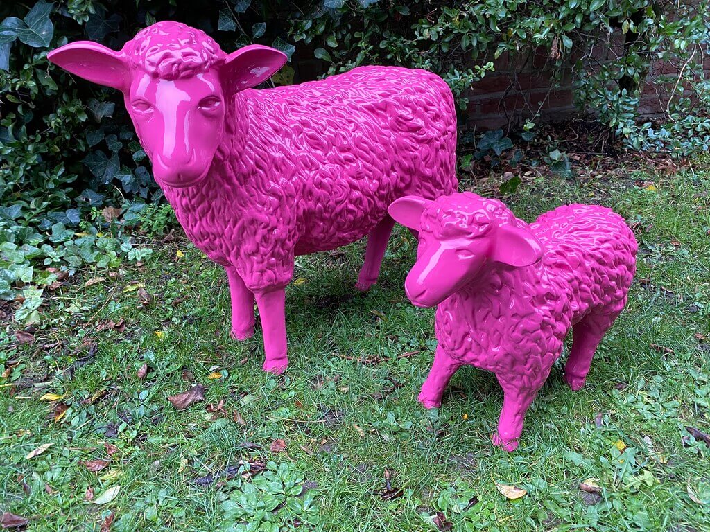 Gartendekoration Kunst Schaf und Lamm in Pink