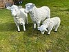 Zwei Deko Schafe und ein Lamm natürlich
